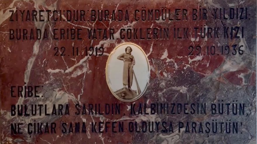 İlk Türk kadın hava şehidinin mezar taşı müzede sergilenmeyi bekliyor.