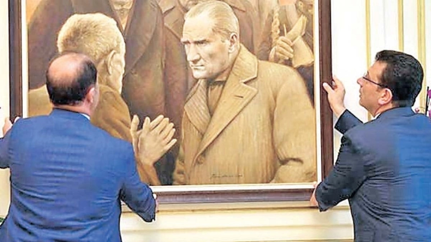 Atatürk Posterinin Kaldırıldığı İddiası Yalanlandı