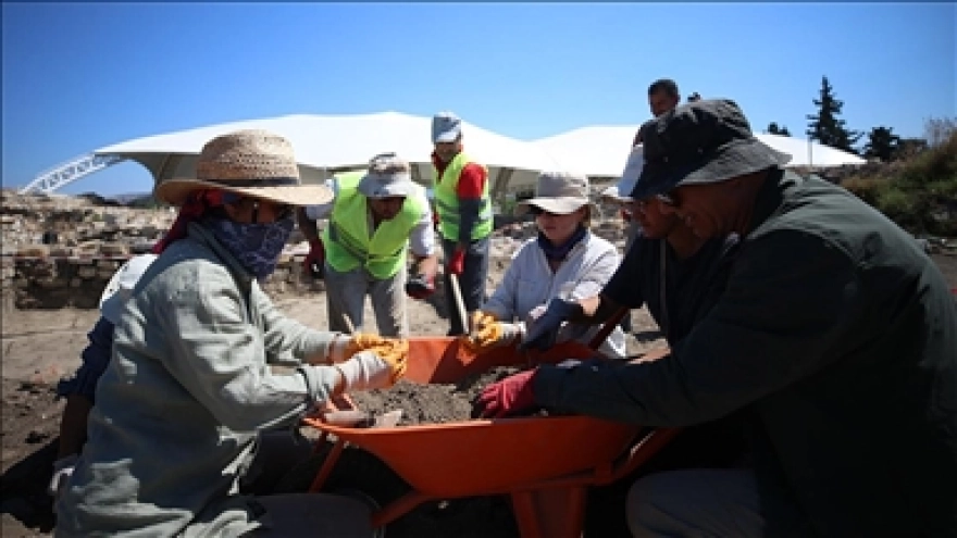 Kadıkalesi'ndeki Kazılarda Cam ve Seramik Üretimine Dair İzler Ortaya Çıkarıldı
