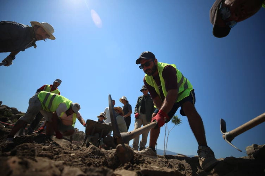 Kadıkalesi'ndeki Kazılarda Cam ve Seramik Üretimine Dair İzler Ortaya Çıkarıldı