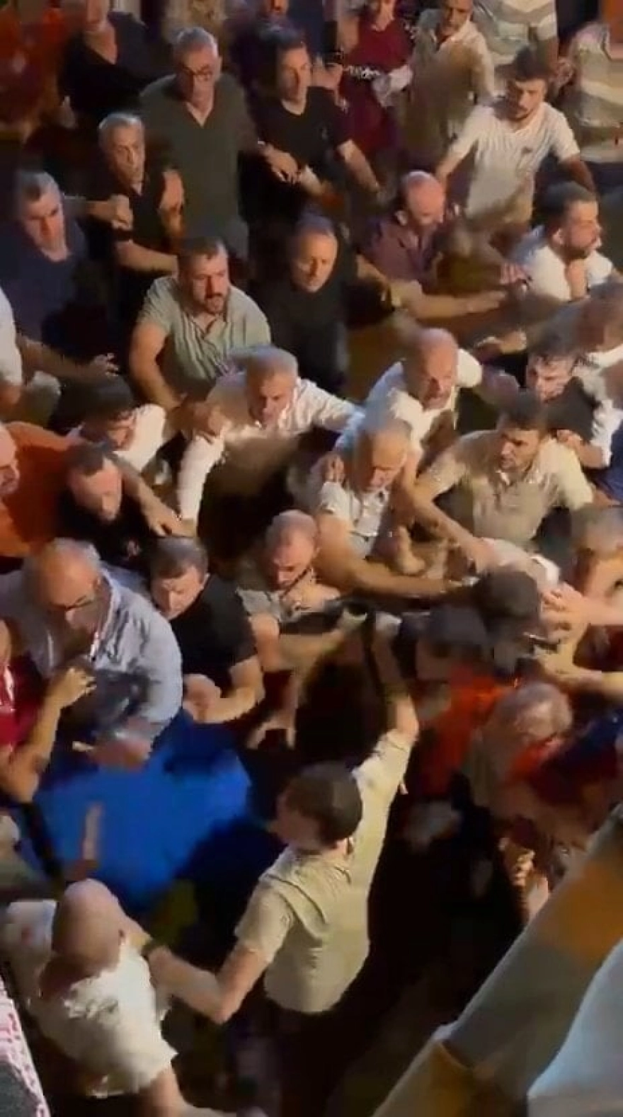 Rize'de futbol turnuvasında çıkan arbede, jandarmanın biber gazı kullanmasıyla son buldu.