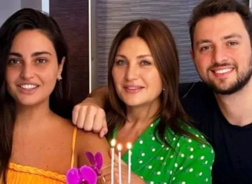 Sibel Can'a çocuklarından sürpriz doğum günü kutlaması