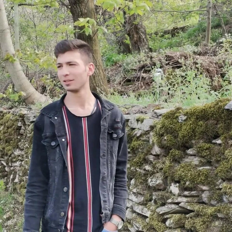 Aydın’ın Köşk ilçesinde meydana gelen trafik kazasında, kamyonetle çarpışan motosiklet sürücüsü yaşamını yitirdi.