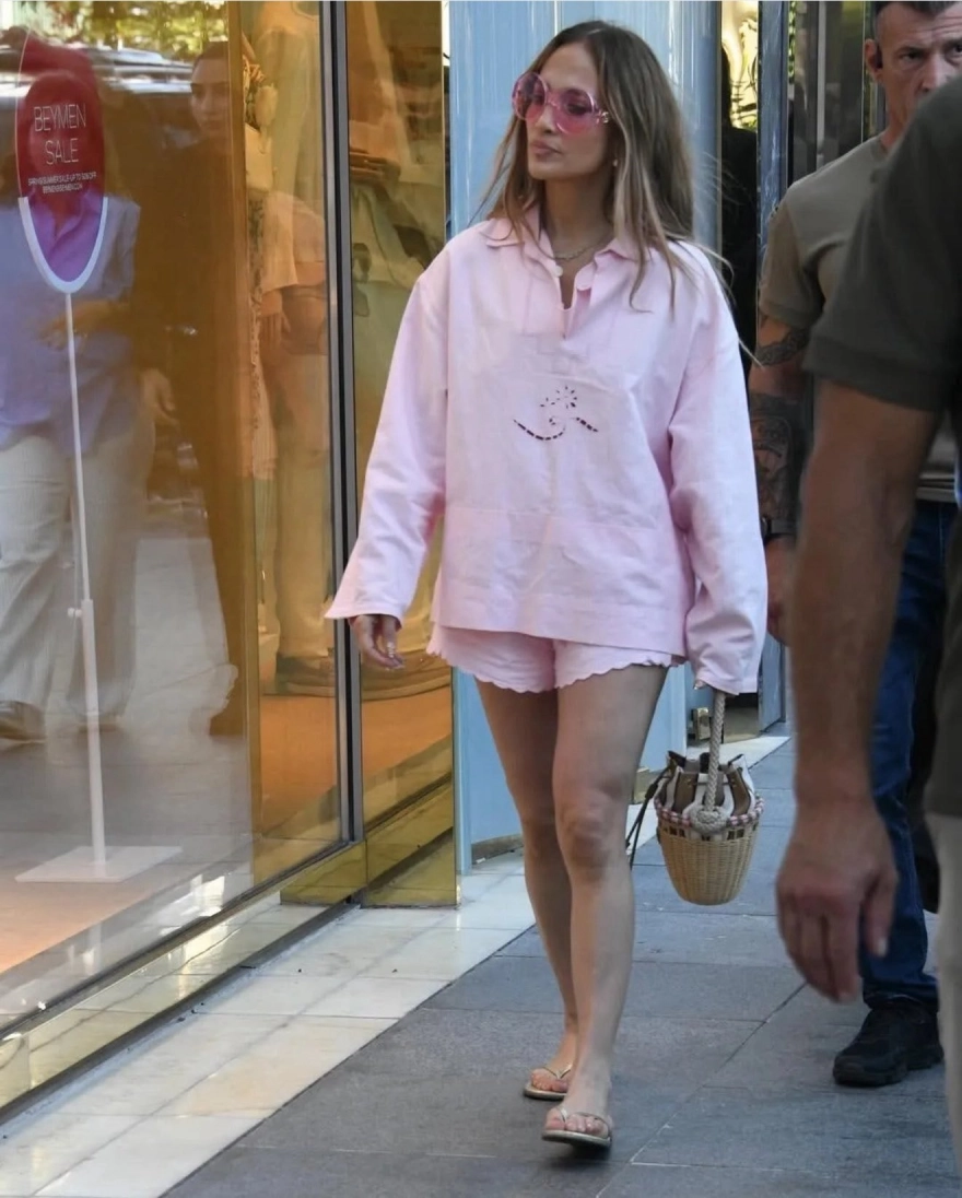 Jennifer Lopez, İstanbul'a geldi ve ilk iş lüks mağazalardan alışveriş yaptı.