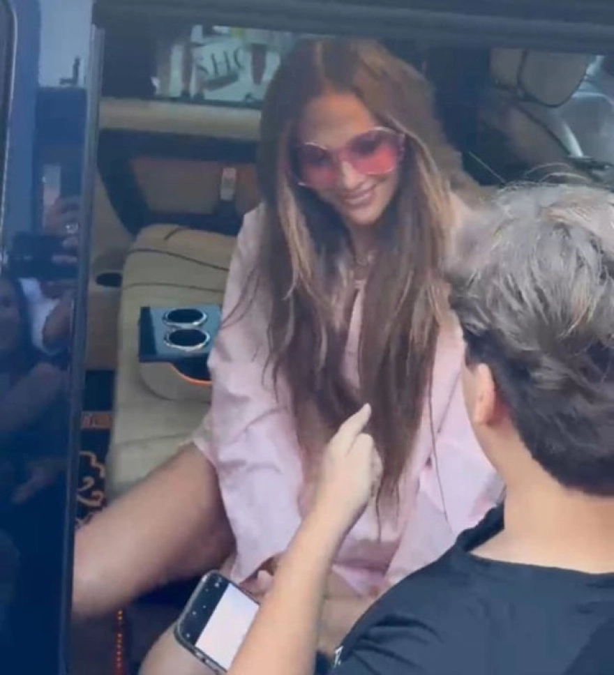 Jennifer Lopez, İstanbul'a geldi ve ilk iş lüks mağazalardan alışveriş yaptı.