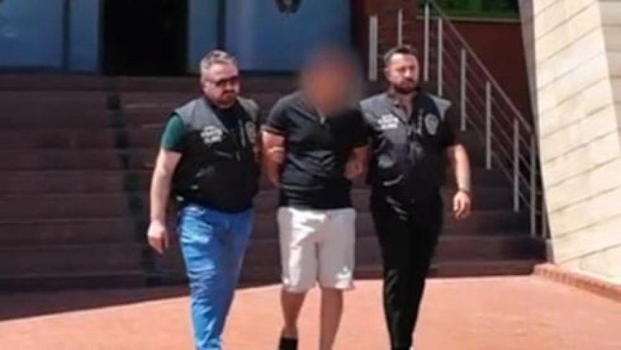 Eski eşini çocuklarının önünde boğdu