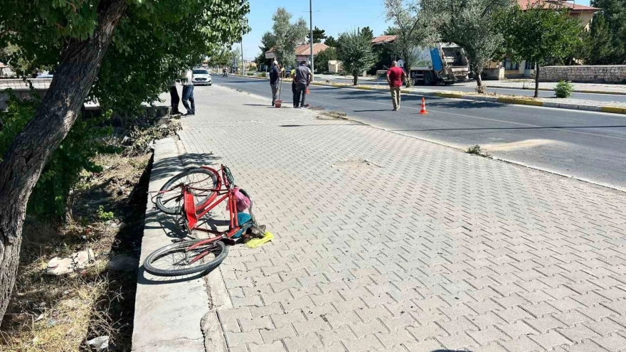 Bir otomobilin çarptığı bisiklet sürücüsü hayatını kaybetti