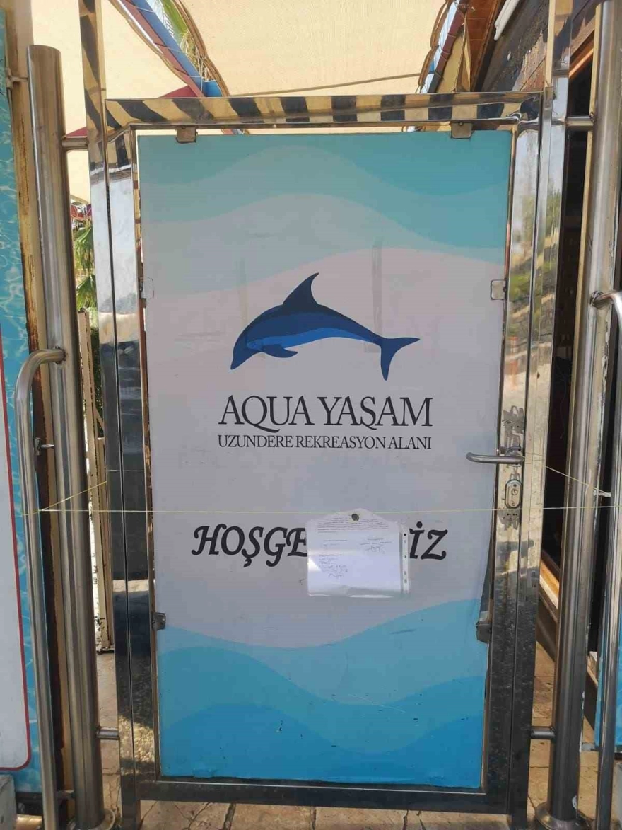 Karabağlar Belediyesi, hijyen kurallarına uymayan havuzun mührünü kırdı