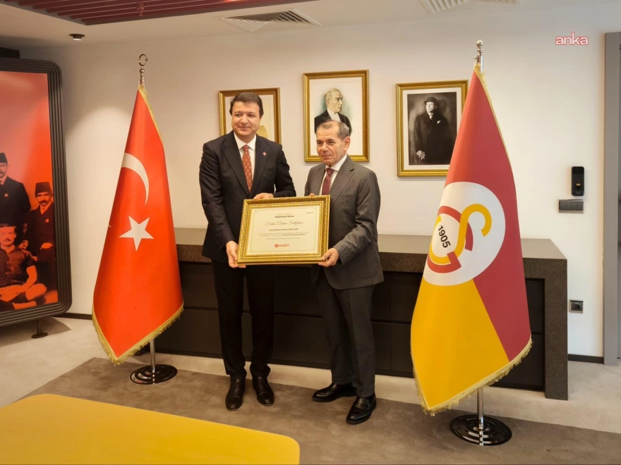 Saadet Partisi Genel Başkanı Mahmut Arıkan, Galatasaray'ı ziyaret ederek Dursun Özbek ile görüştü.