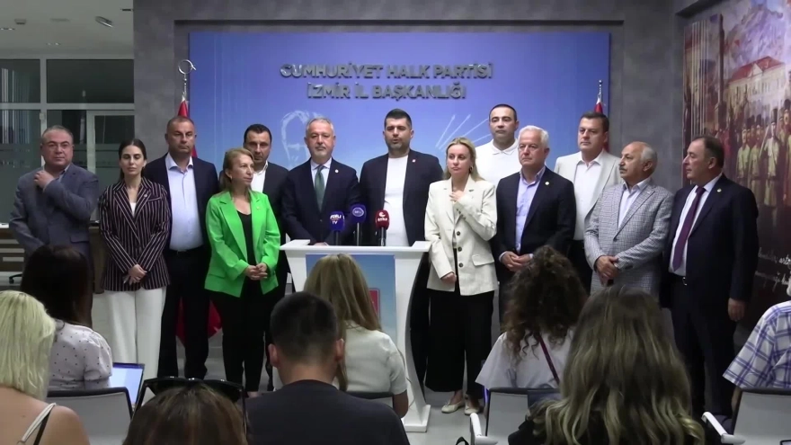 CHP milletvekilleri ve Parti Meclisi üyeleri İzmir'de saha çalışması başlattı; Muğla Milletvekili Cumhur Uzun, halkın yaşadığı sıkıntılara son vermek için yola çıktıklarını ifade etti.