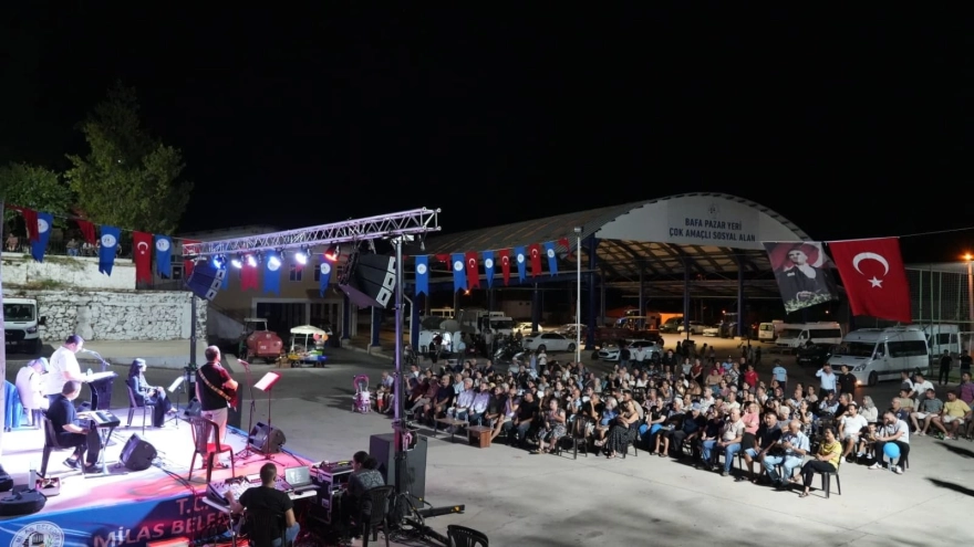 Şair Nazım Hikmet Ran, şiir ve müzikle anıldı