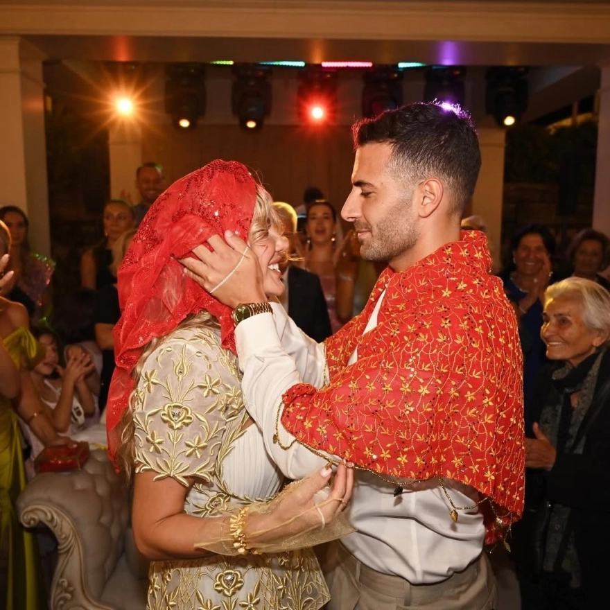 Esra Erol'un kız kardeşi Eda Erol, görkemli bir kına gecesi düzenledi.