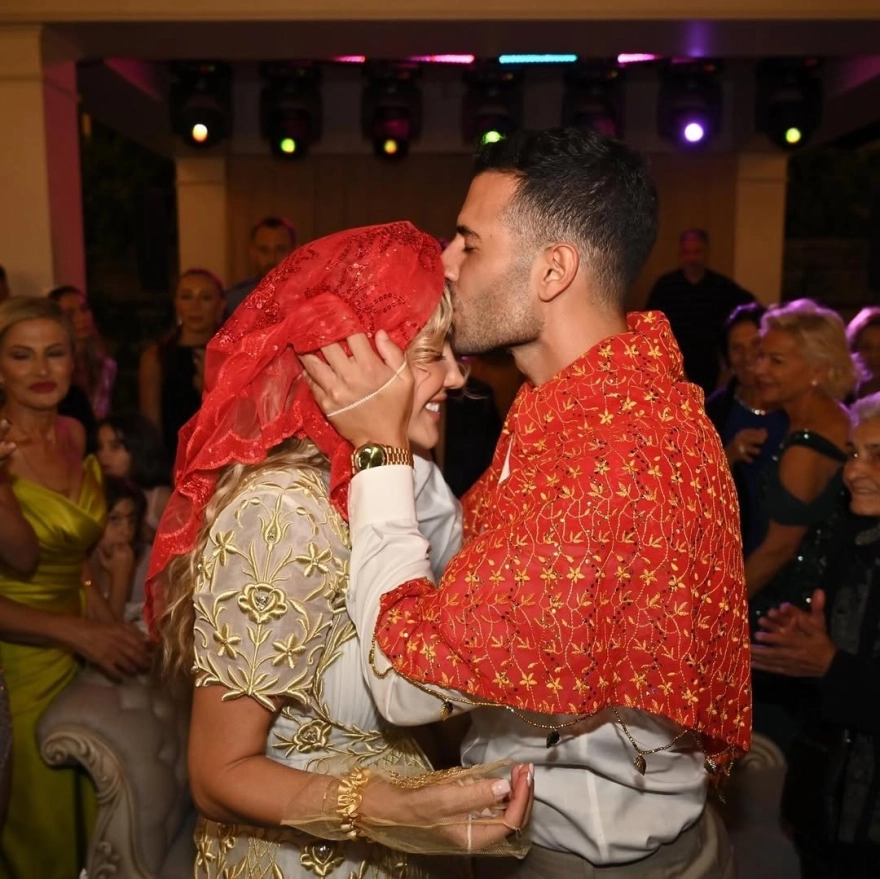 Esra Erol'un kız kardeşi Eda Erol, görkemli bir kına gecesi düzenledi.