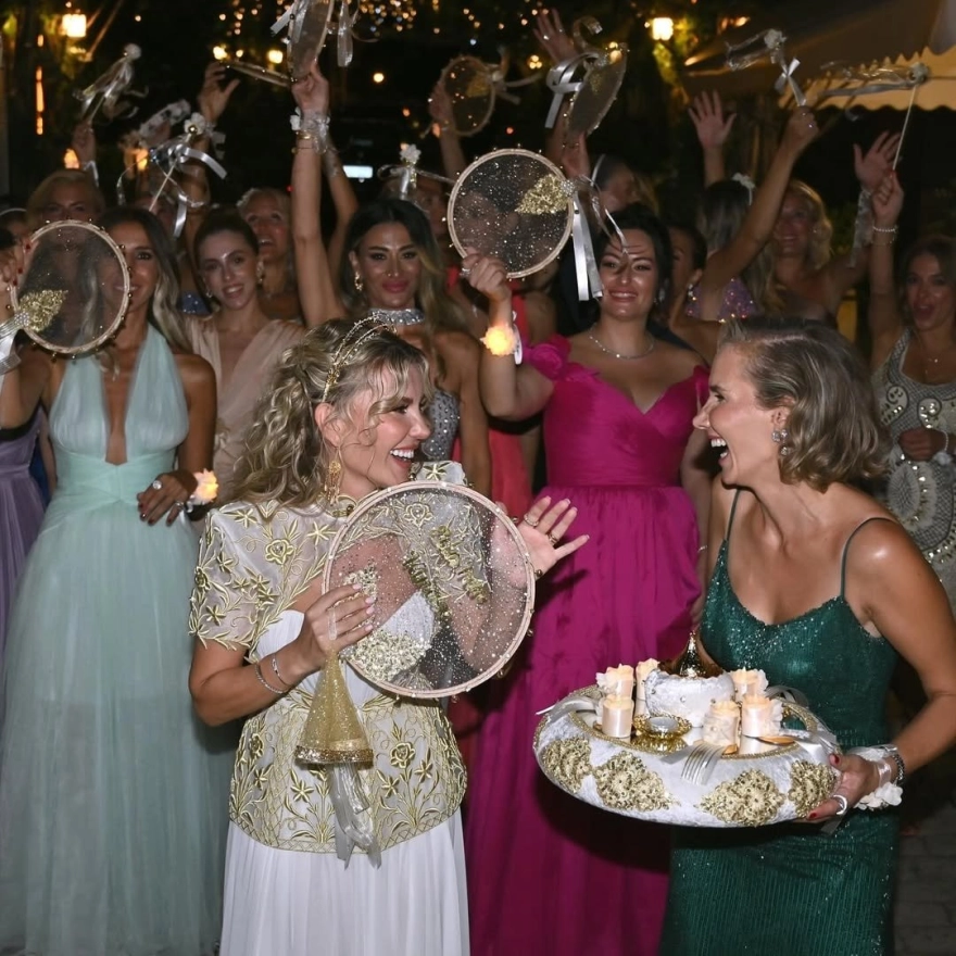 Esra Erol'un kız kardeşi Eda Erol, görkemli bir kına gecesi düzenledi.