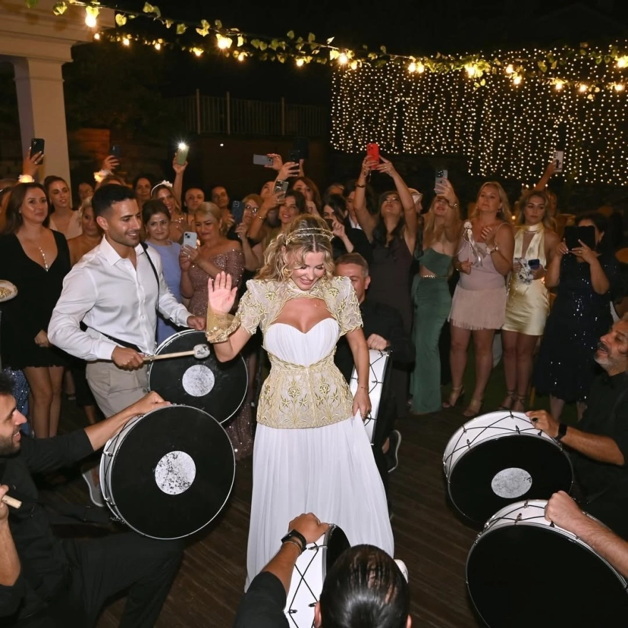 Esra Erol'un kız kardeşi Eda Erol, görkemli bir kına gecesi düzenledi.