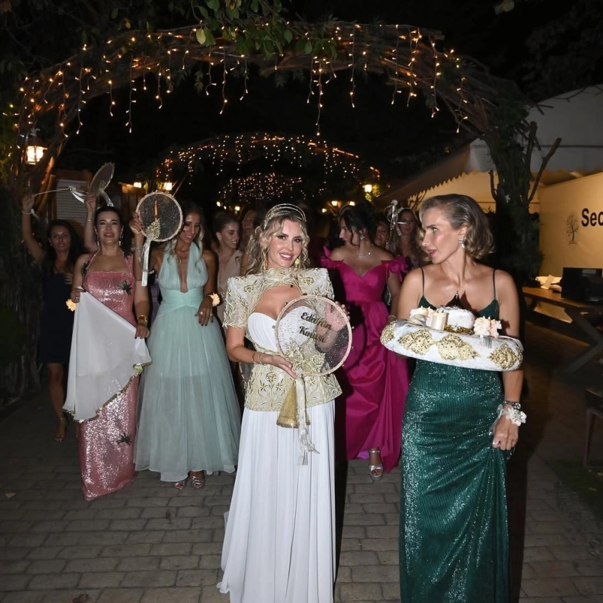 Esra Erol'un kız kardeşi Eda Erol, görkemli bir kına gecesi düzenledi.