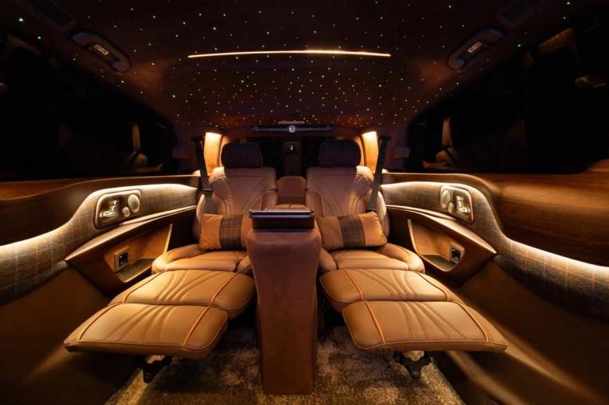 Reynmen, eşi Emire Cansu Kurtaran'a ultra lüks araç hediye etti