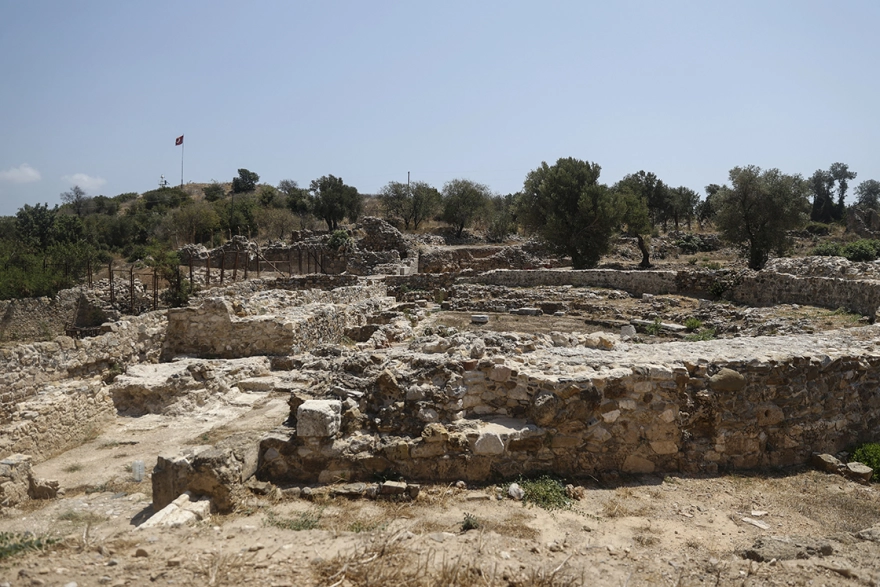 Mersin'deki Kelenderis Antik Kenti Kalesi'nde Giriş Kapısı ve Merdiven Keşfedildi