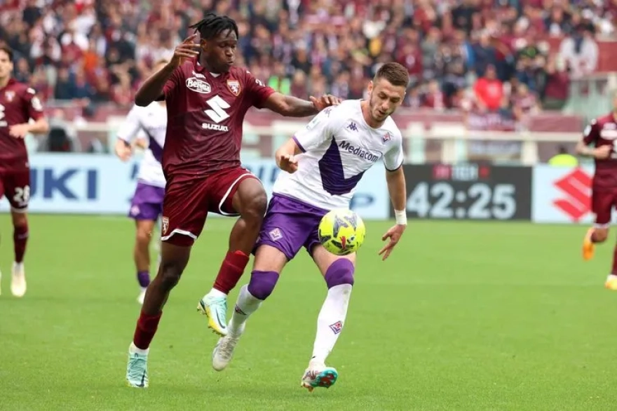 Galatasaray'dan Rekor Bonservisli Yeni Stoper Transferi