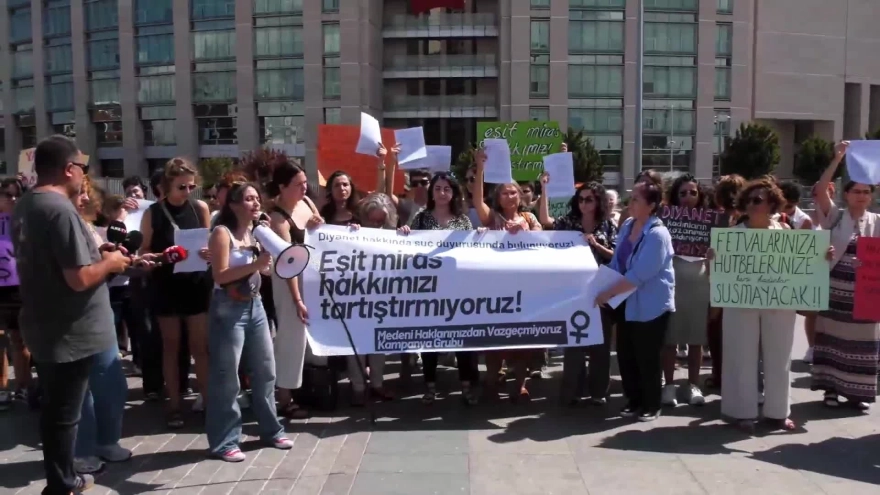 Medeni Haklarımızdan Vazgeçmiyoruz Kampanya Grubu, miras hutbesine karşı Diyanet'in suç işlediğini belirtti.