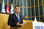 DEVA Partisi Genel Başkanı Ali Babacan, 1 Temmuz'da asgari ücrete ve emekli maaşlarına ara zam yapılmamasını 'hak gaspı ve hırsızlık' olarak nitelendirdi.