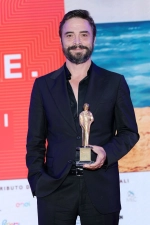 Ahmet Kural, İtalya'daki Global Series Festivali'nde En İyi Erkek Oyuncu Ödülünü Aldı