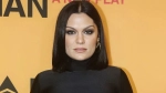Ünlü şarkıcı Jessie J, ameliyattan sonra hastaneye geri döndü