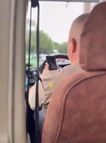 İstanbul'da minibüs şoförü direksiyon başında müstehcen video izledi