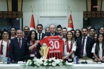 Cumhurbaşkanı Erdoğan, Yüksekovaspor Kadın Futbol Takımı'nı Ağırladı